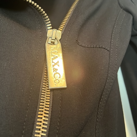 💁‍♀️💁‍♀️ Hot Size S Max&Co black stretchy short jacket 👍💁‍♀️EUC - Picture 2 of 12